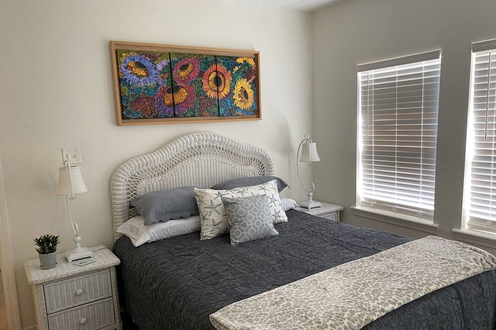 Photo of Bedroom in Mississippi City