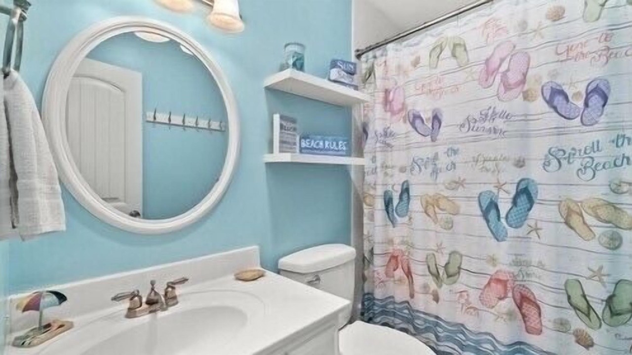 Photo of Bathroom in Summer Breeze