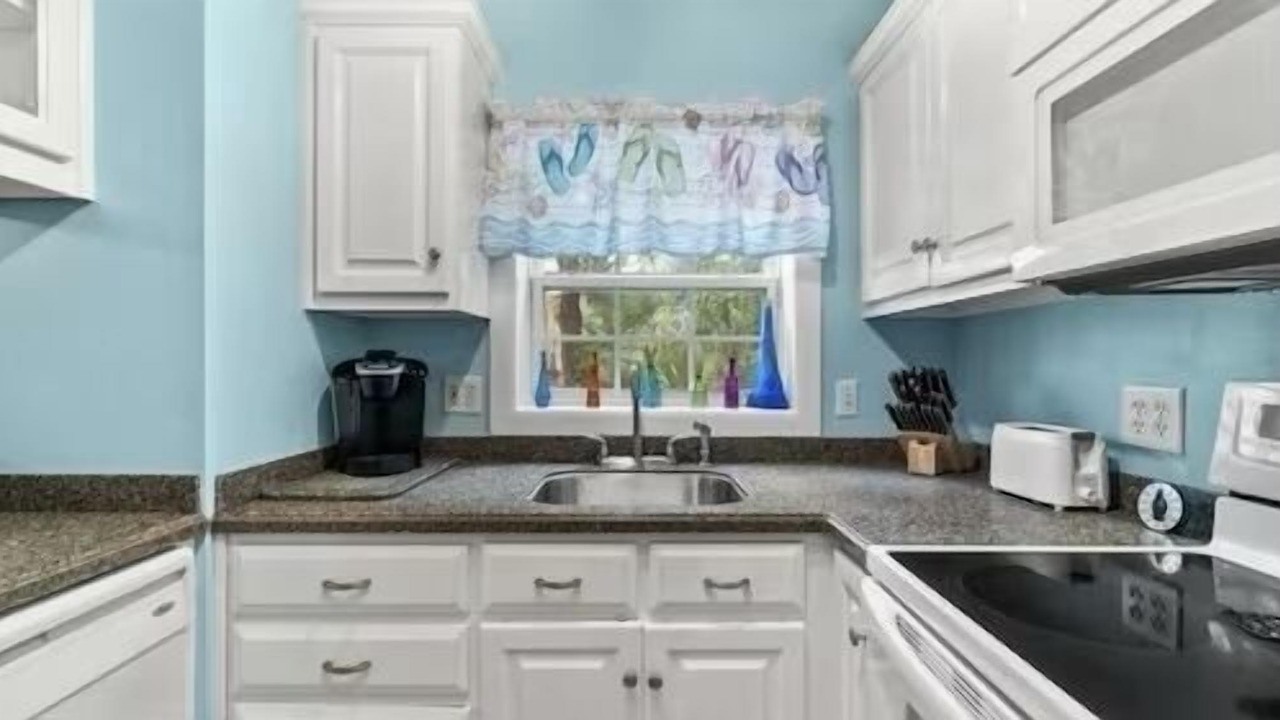 Photo of Kitchen in Summer Breeze