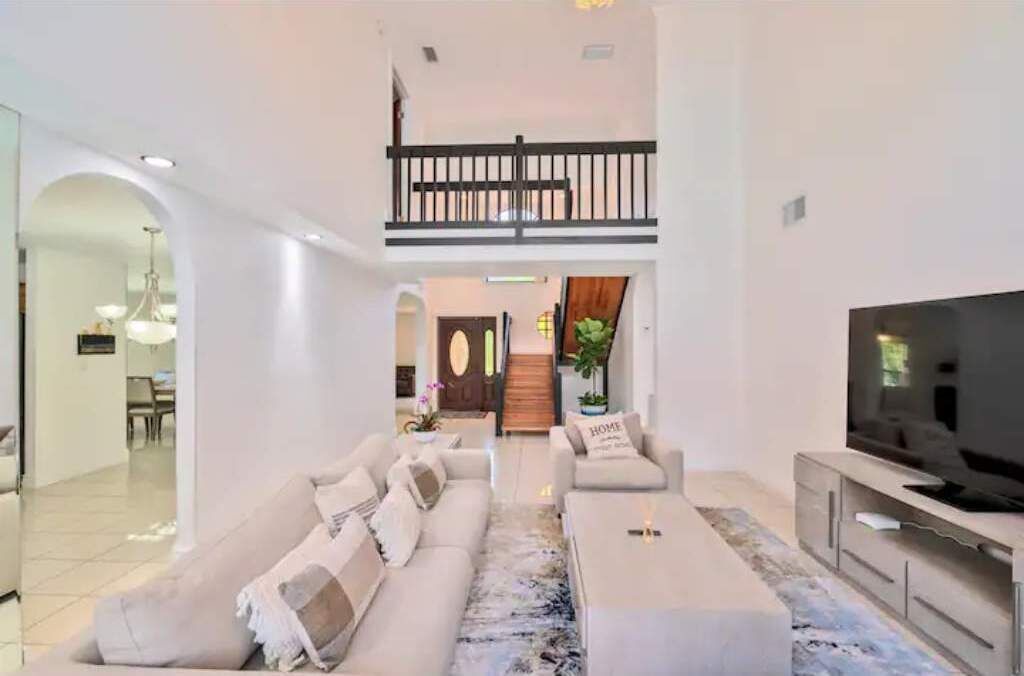 Photo of Livingroom in Hunt Club
