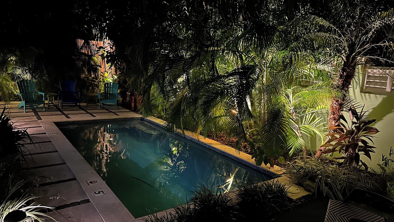 Photo of Outdoor in White St. Gallery