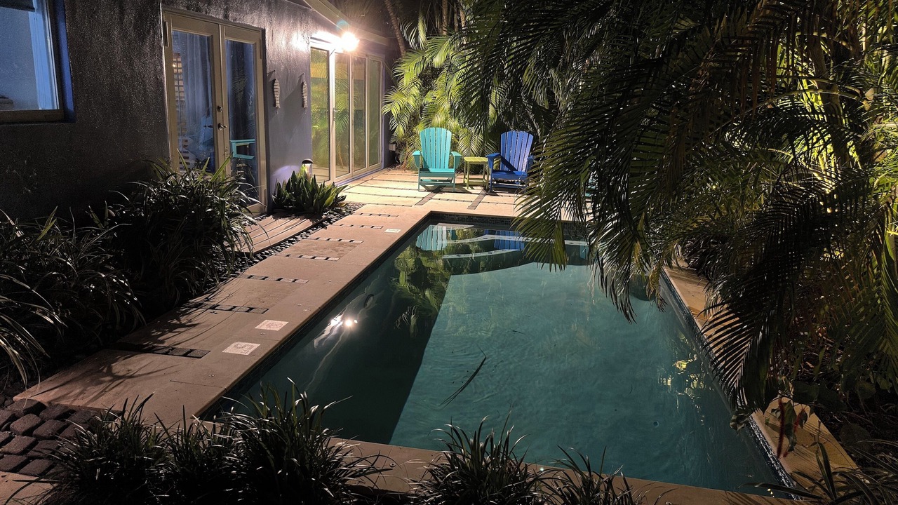 Photo of Outdoor in White St. Gallery