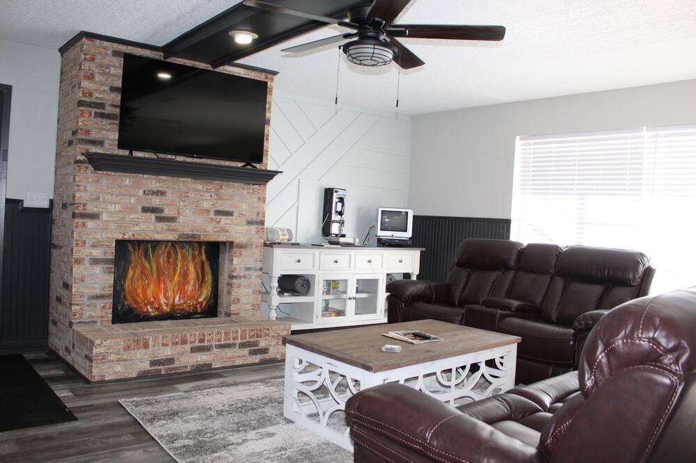 Photo of Livingroom in Pearl