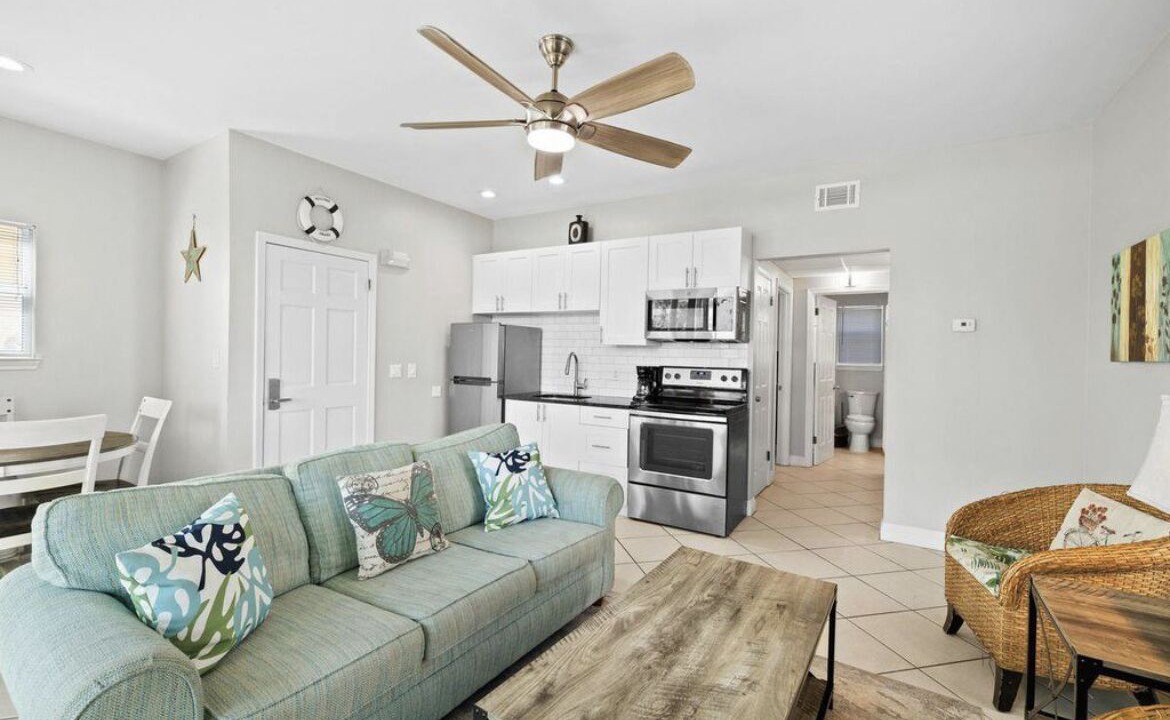Photo of Livingroom in Clipper Cove