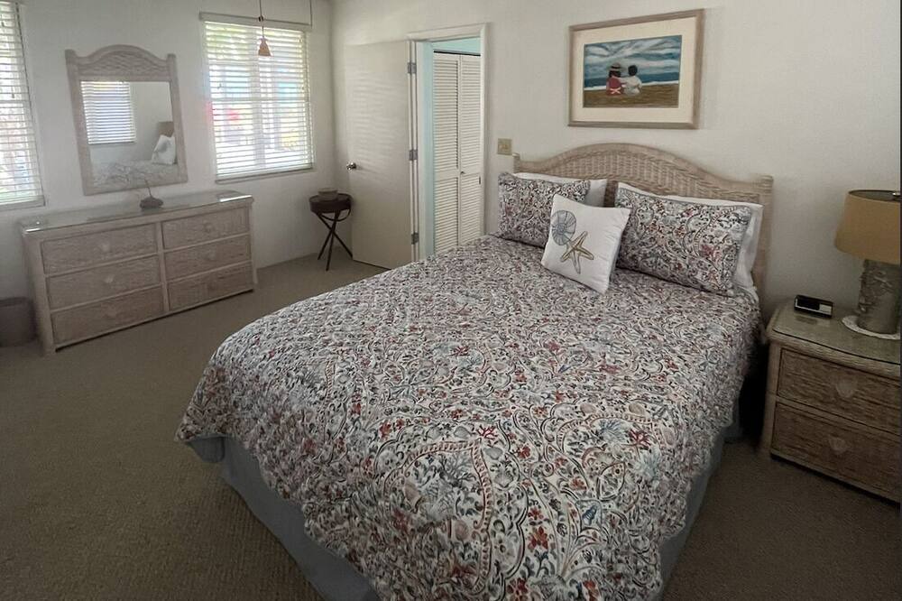 Photo of Bedroom in Holmes Beach