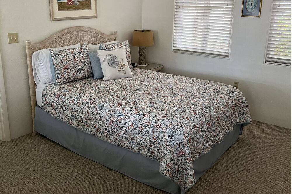 Photo of Bedroom in Holmes Beach