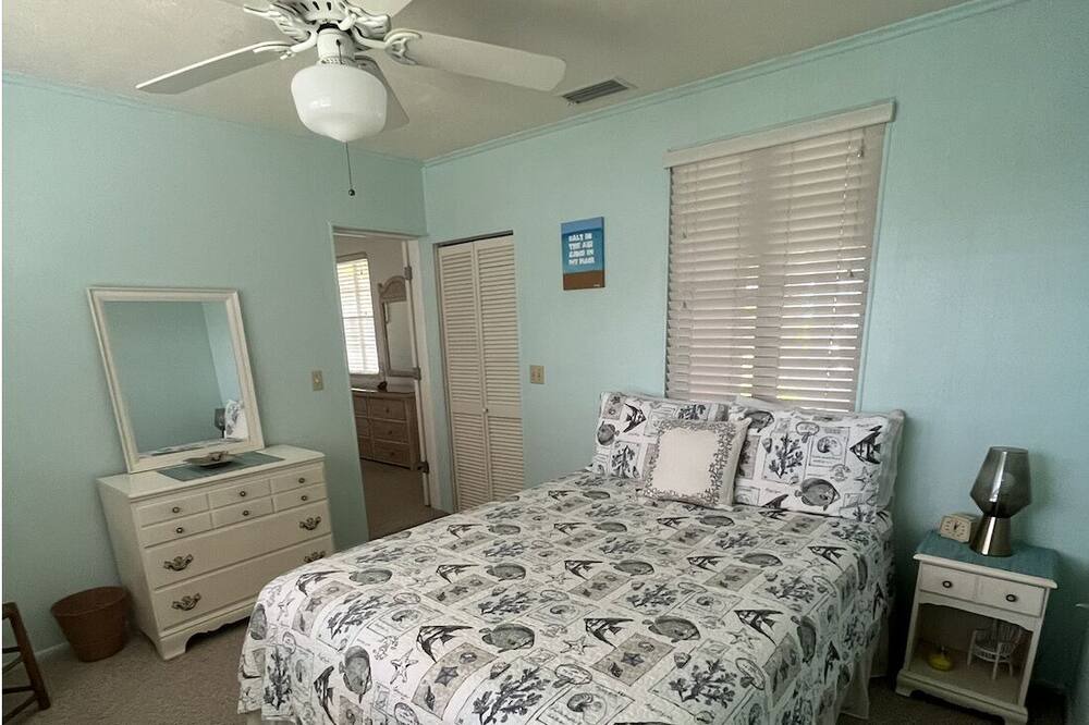 Photo of Bedroom in Holmes Beach