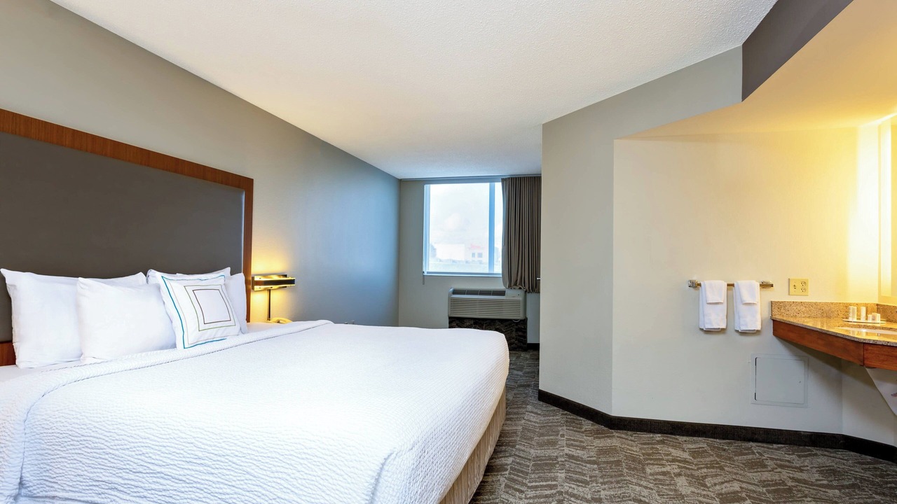 Photo of Bedroom in Ludlam