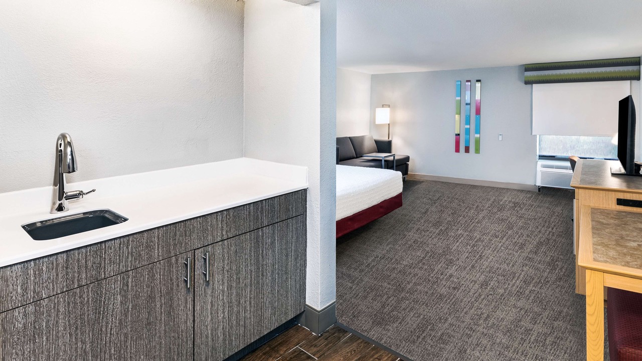 Photo of Bedroom in Sulphur