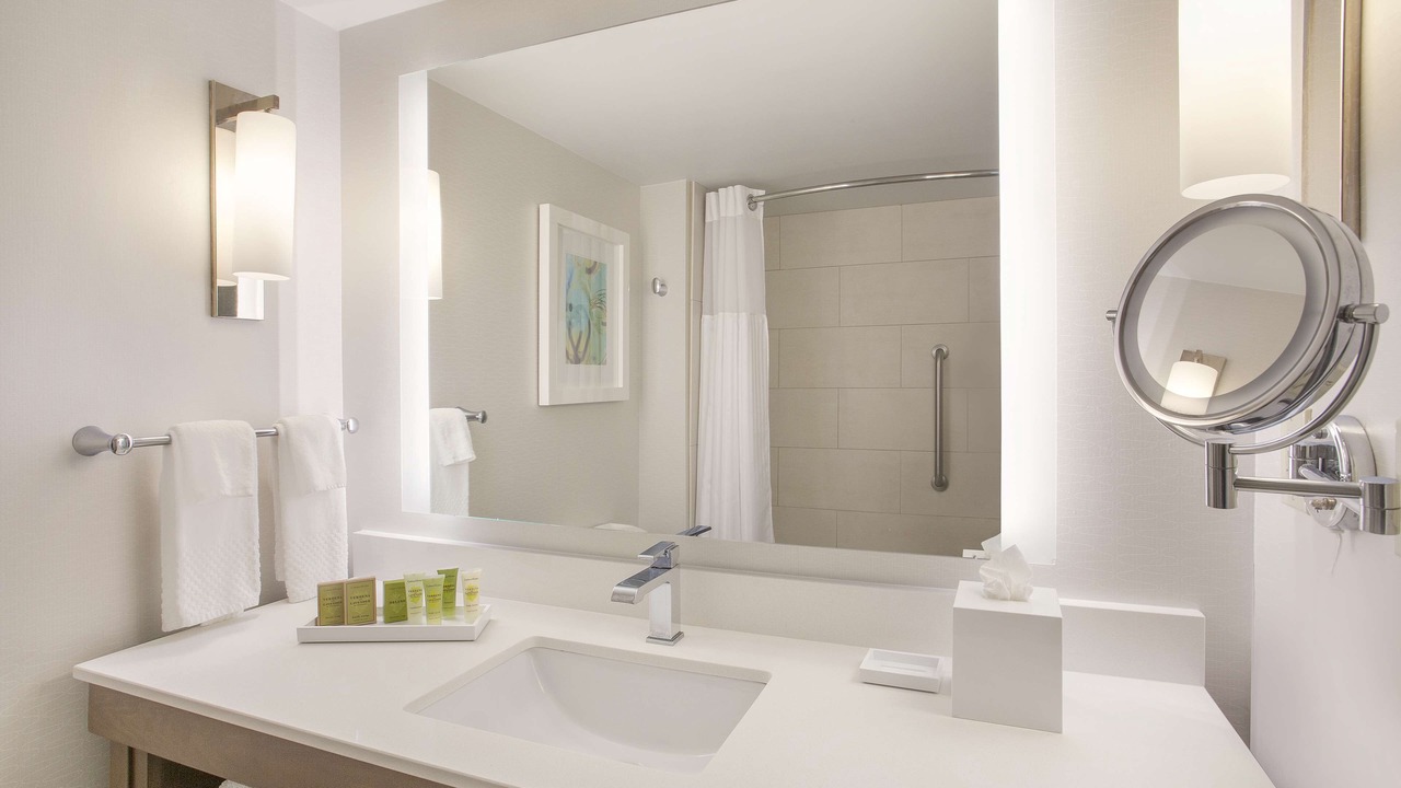 Photo of Bathroom in Park Shore
