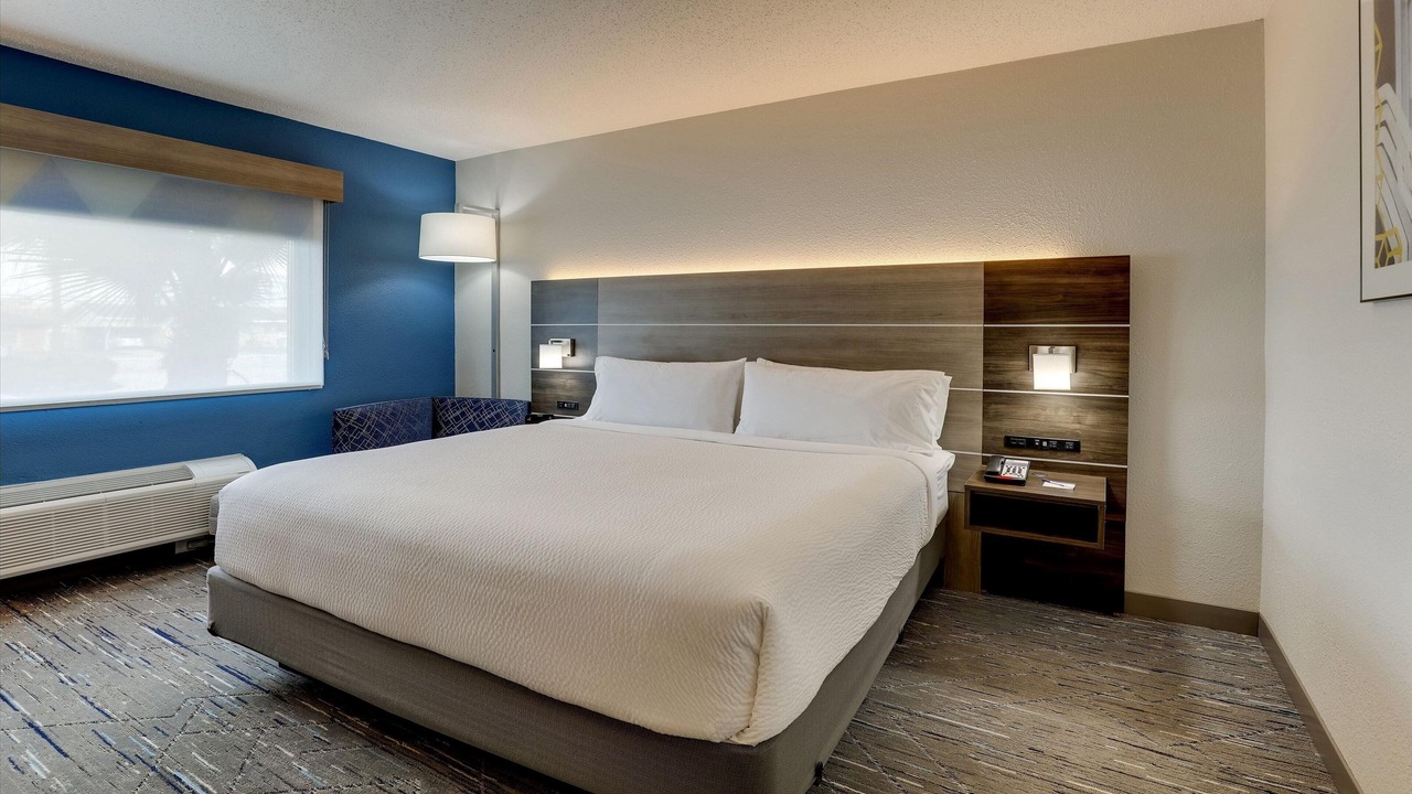 Photo of Bedroom in Kenner - Louis Armstrong International Airport