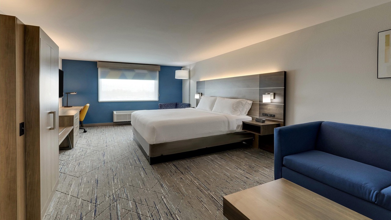 Photo of Bedroom in Kenner - Louis Armstrong International Airport