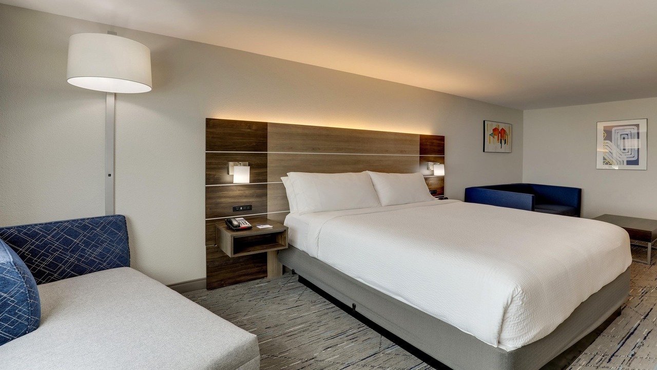 Photo of Bedroom in Kenner - Louis Armstrong International Airport
