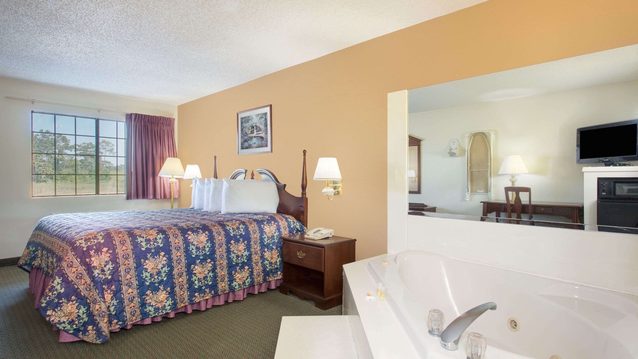 Photo of Bedroom in Picayune