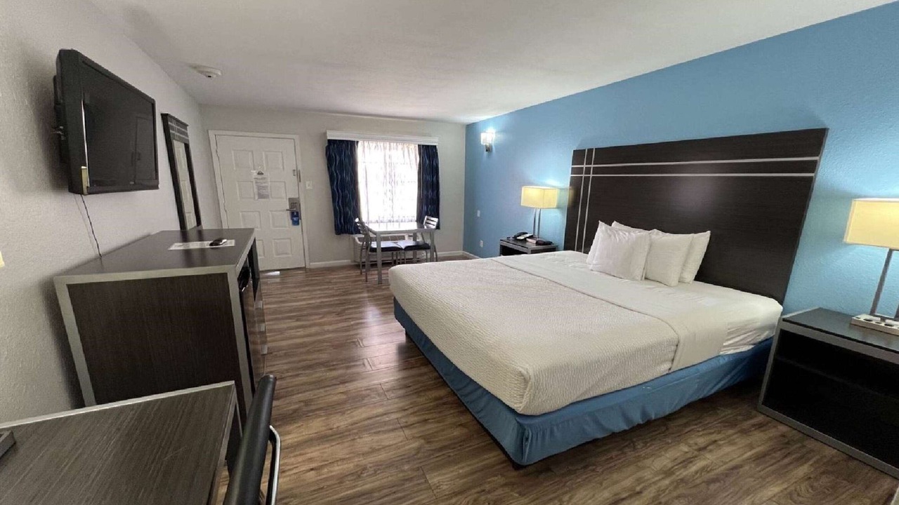 Photo of Bedroom in Orange