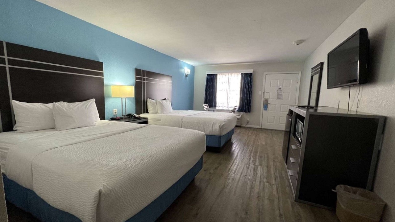 Photo of Bedroom in Orange