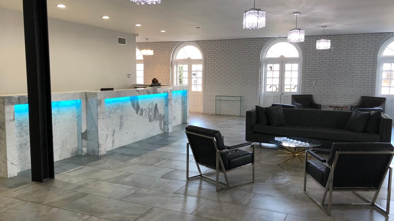 Photo of Livingroom in Mid-City