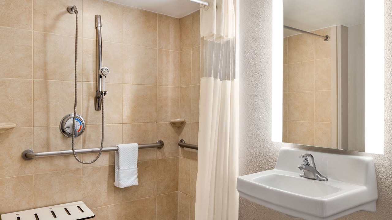 Photo of Bathroom in Kenner - Louis Armstrong International Airport