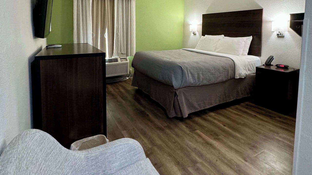 Photo of Bedroom in Sulphur