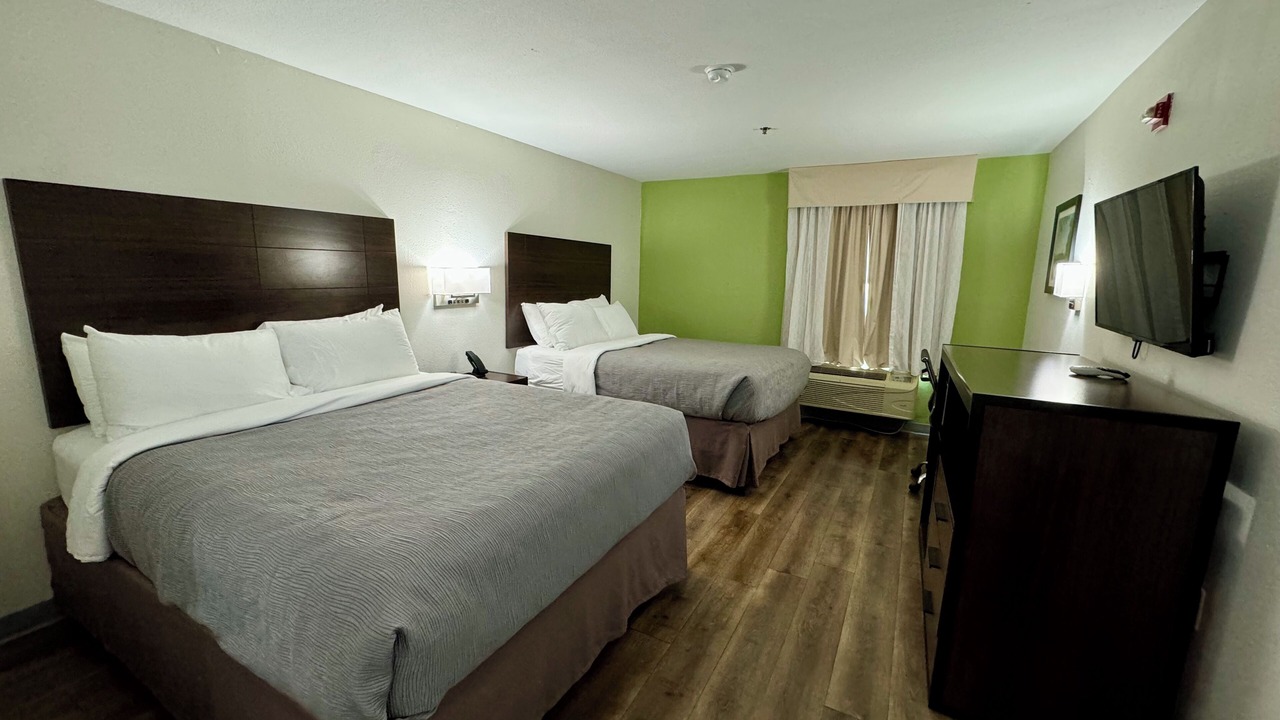 Photo of Bedroom in Sulphur