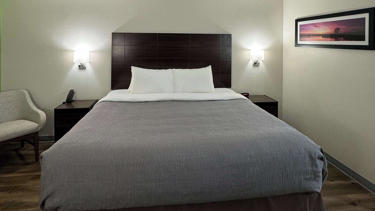 Photo of Bedroom in Sulphur