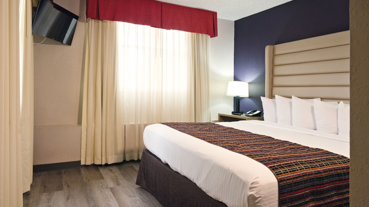 Photo of Bedroom in Ludlam