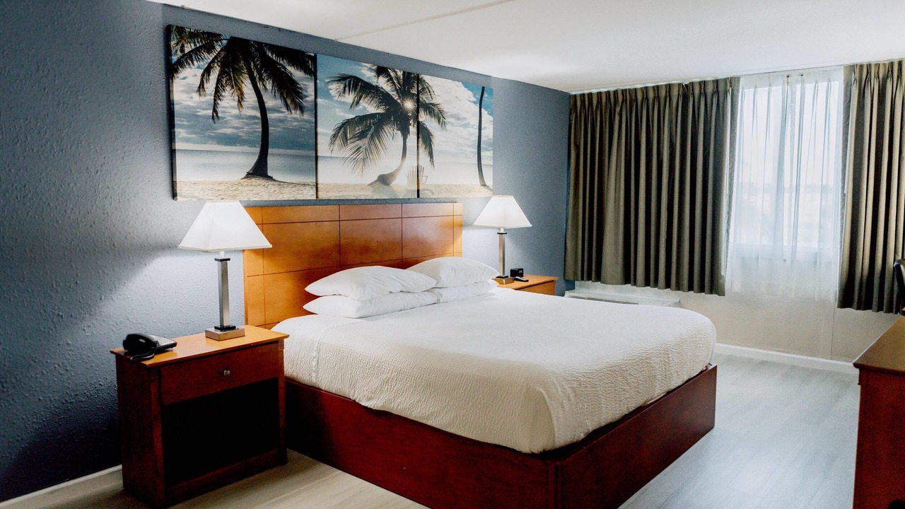 Photo of Bedroom in Ludlam