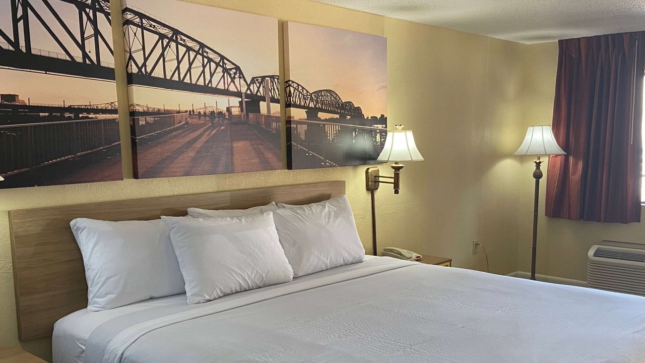 Photo of Bedroom in Clinton