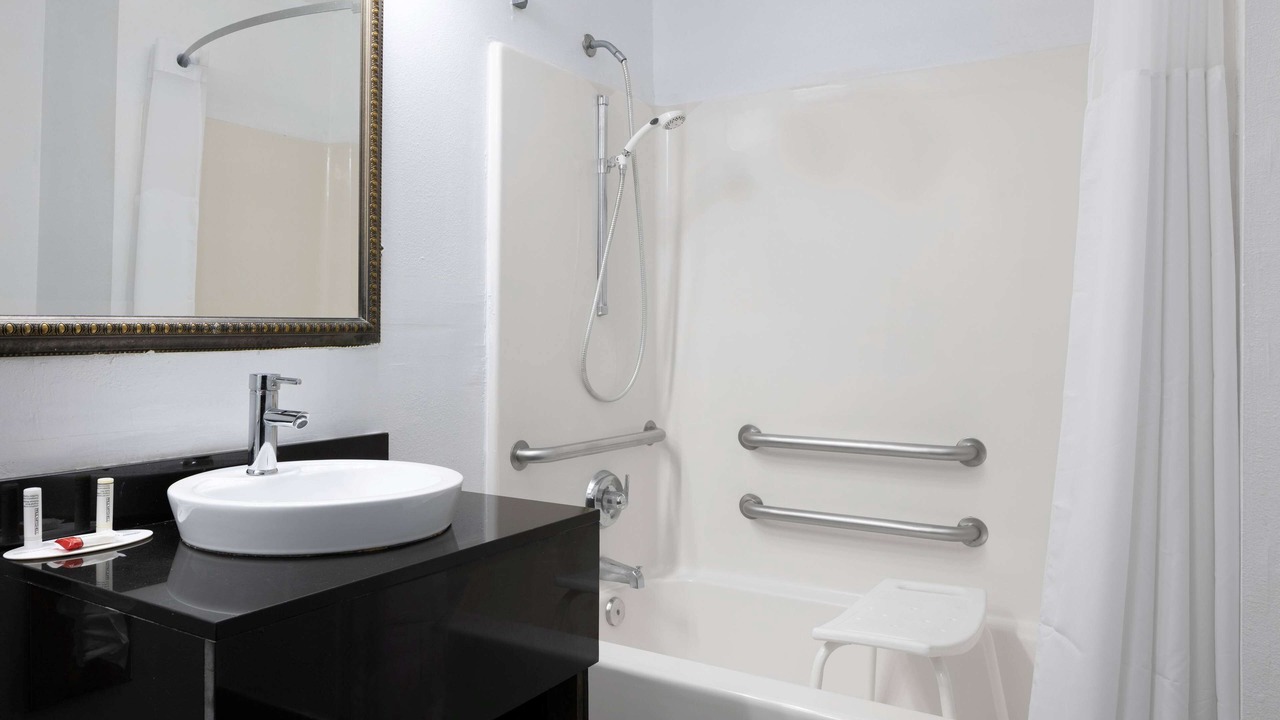 Photo of Bathroom in Northwest Pensacola