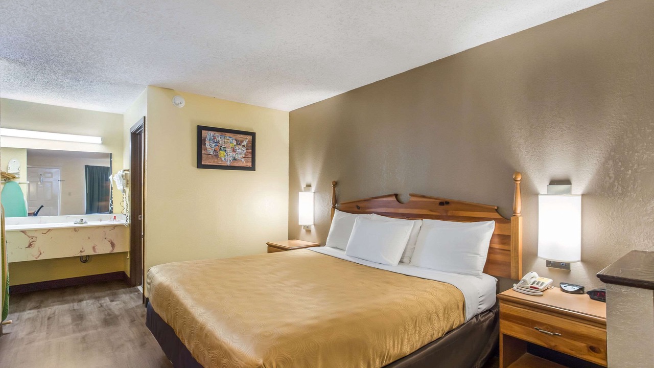 Photo of Bedroom in Clinton