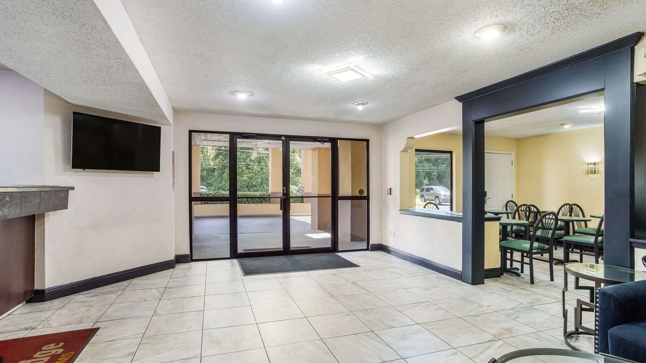 Photo of Livingroom in Clinton