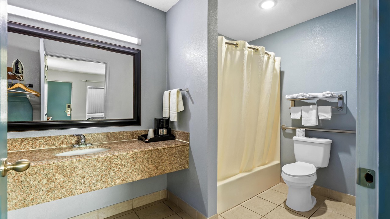 Photo of Bathroom in Indianola