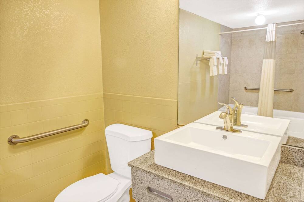 Photo of Bathroom in United Central
