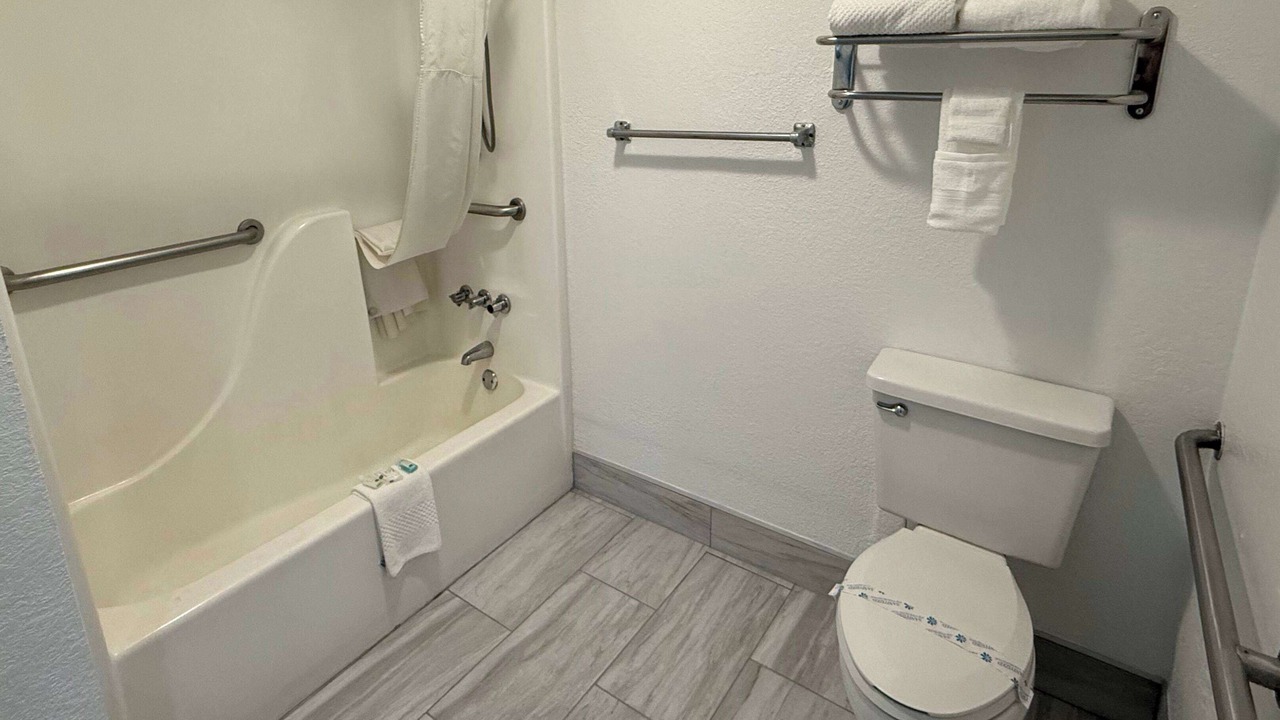 Photo of Bathroom in Niceville