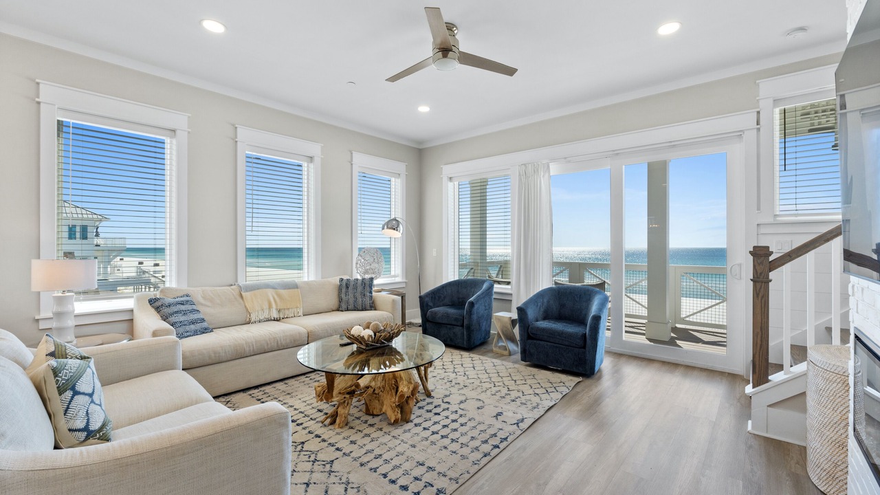Photo of Livingroom in Crescent Beach