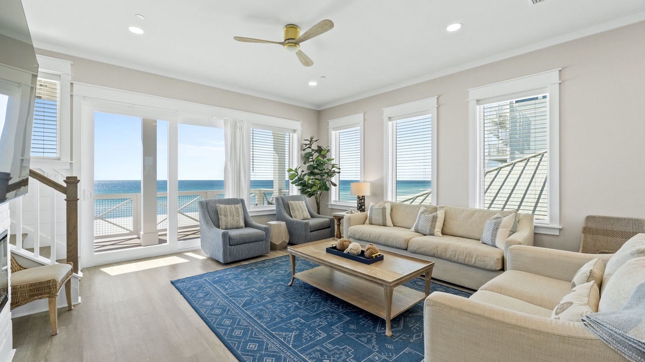 Photo of Livingroom in Crescent Beach
