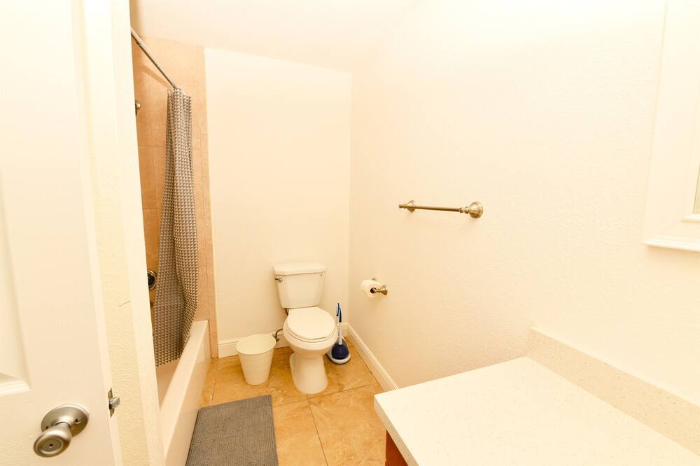 Photo of Bathroom in Imperial Point