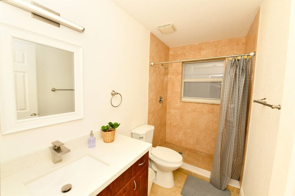 Photo of Bathroom in Imperial Point