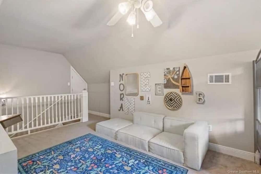 Photo of Livingroom in Madisonville