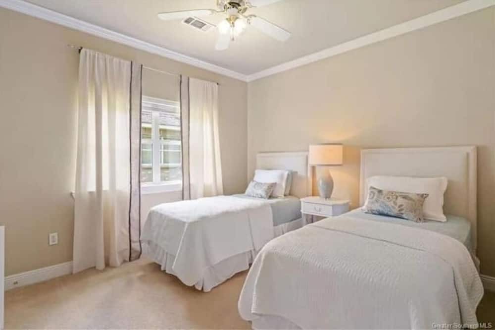 Photo of Bedroom in Madisonville