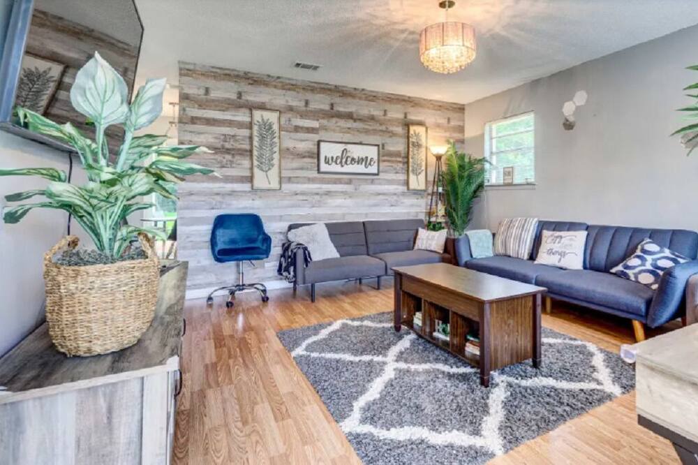 Photo of Livingroom in Theodore