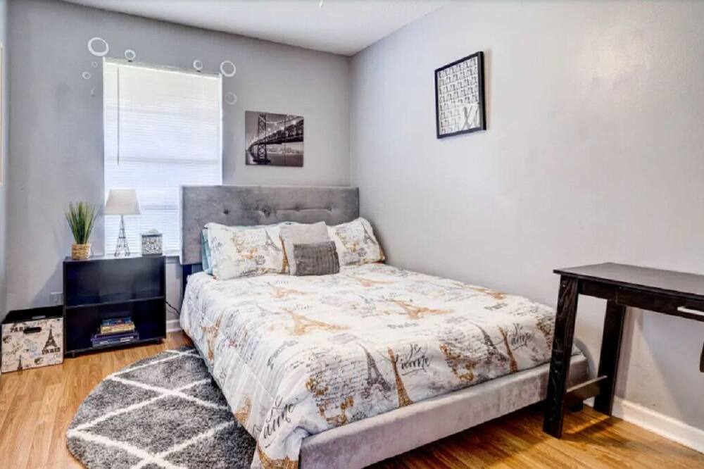 Photo of Bedroom in Theodore