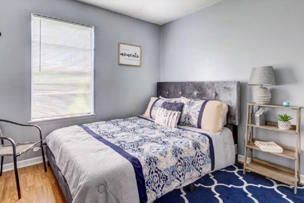 Photo of Bedroom in Theodore