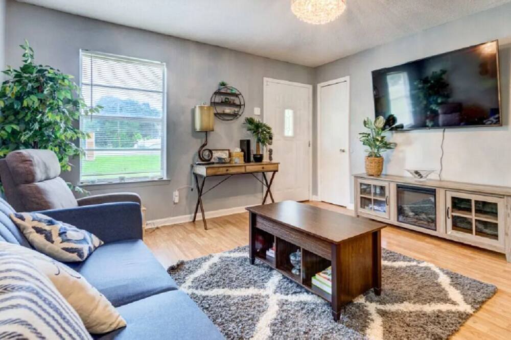 Photo of Livingroom in Theodore