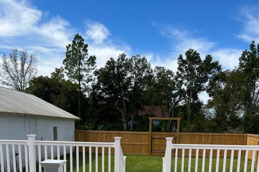Photo of Outdoor in Lillian