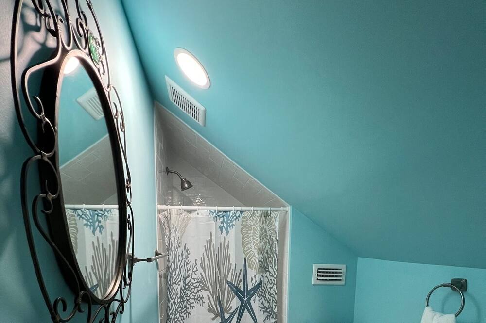 Photo of Bathroom in Lillian