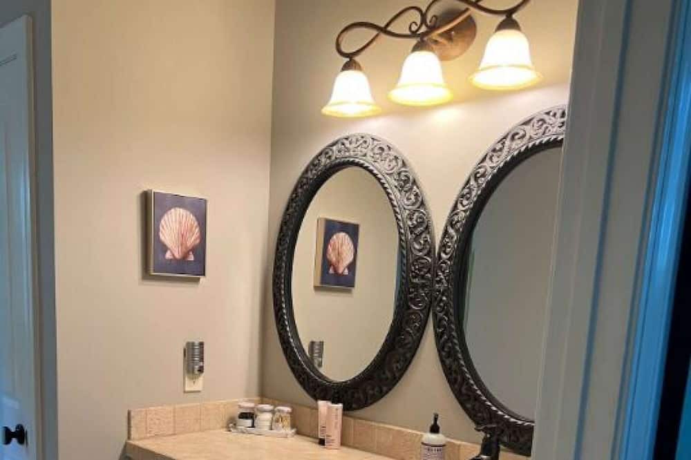 Photo of Bathroom in Harold