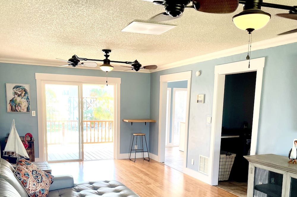 Photo of Livingroom in Crawfordville