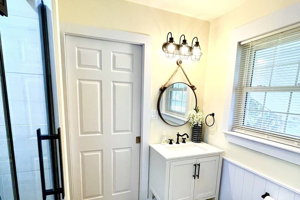 Photo of Bathroom in Crawfordville