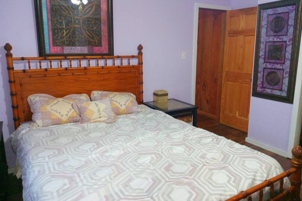 Photo of Bedroom in Eastpoint